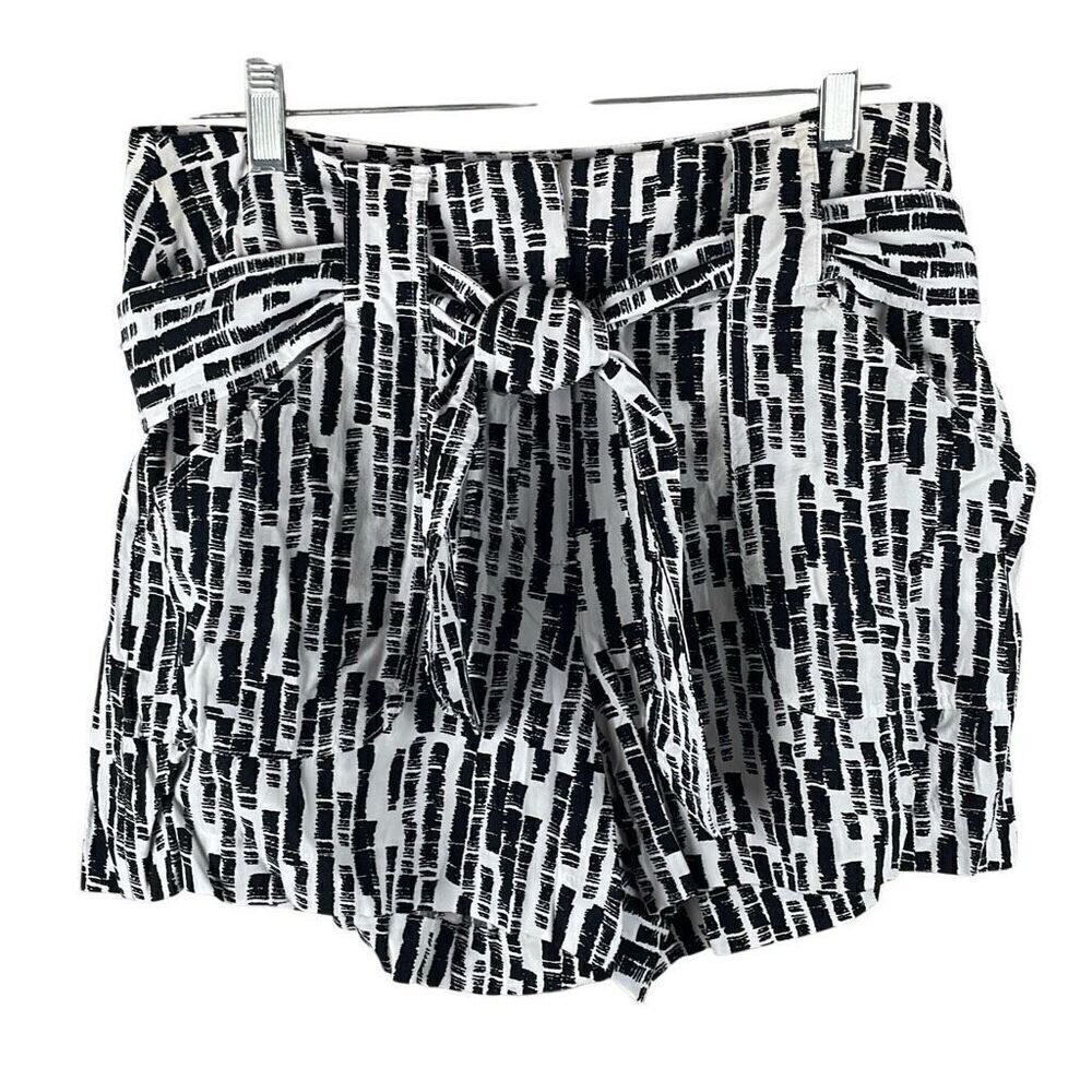 Lightweight Belted Printed Shorts 6